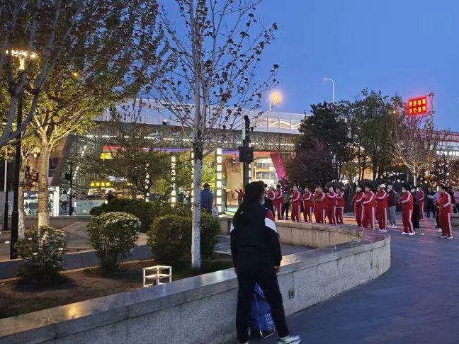 體育比賽都會健身活動：夜色下的體裁魅力(圖2)